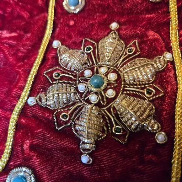 $930 Sudha Pennathur Red Beaded Velvet Tree Skirt, 40 Master EmbroideredFancy